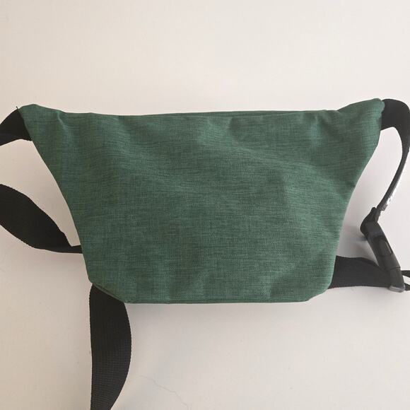 Milwaukee Bucks NBA Green Waist Fanny Pack - Picture 3 of 8